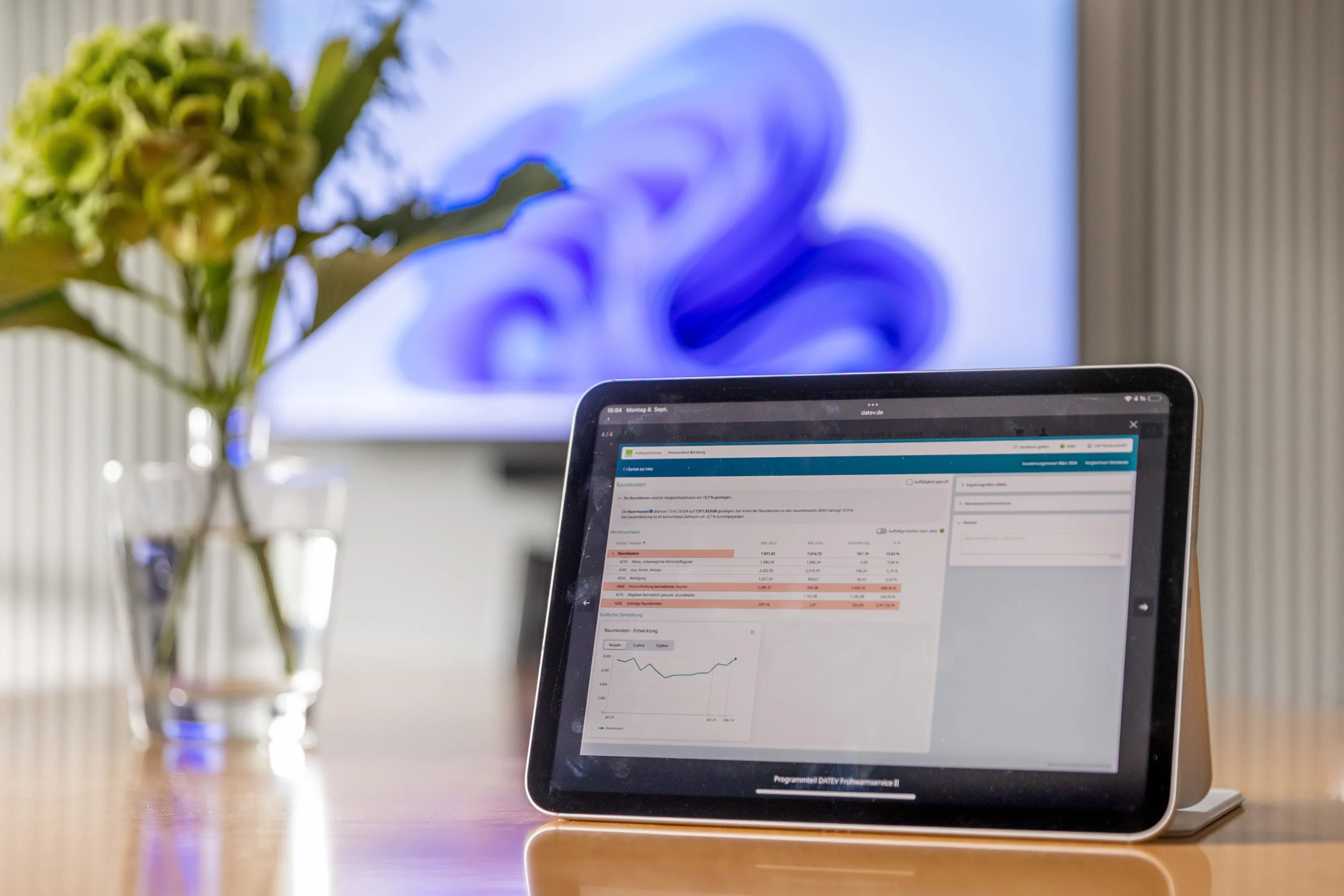 Digitale Finanzbuchhaltung auf einem Tablet